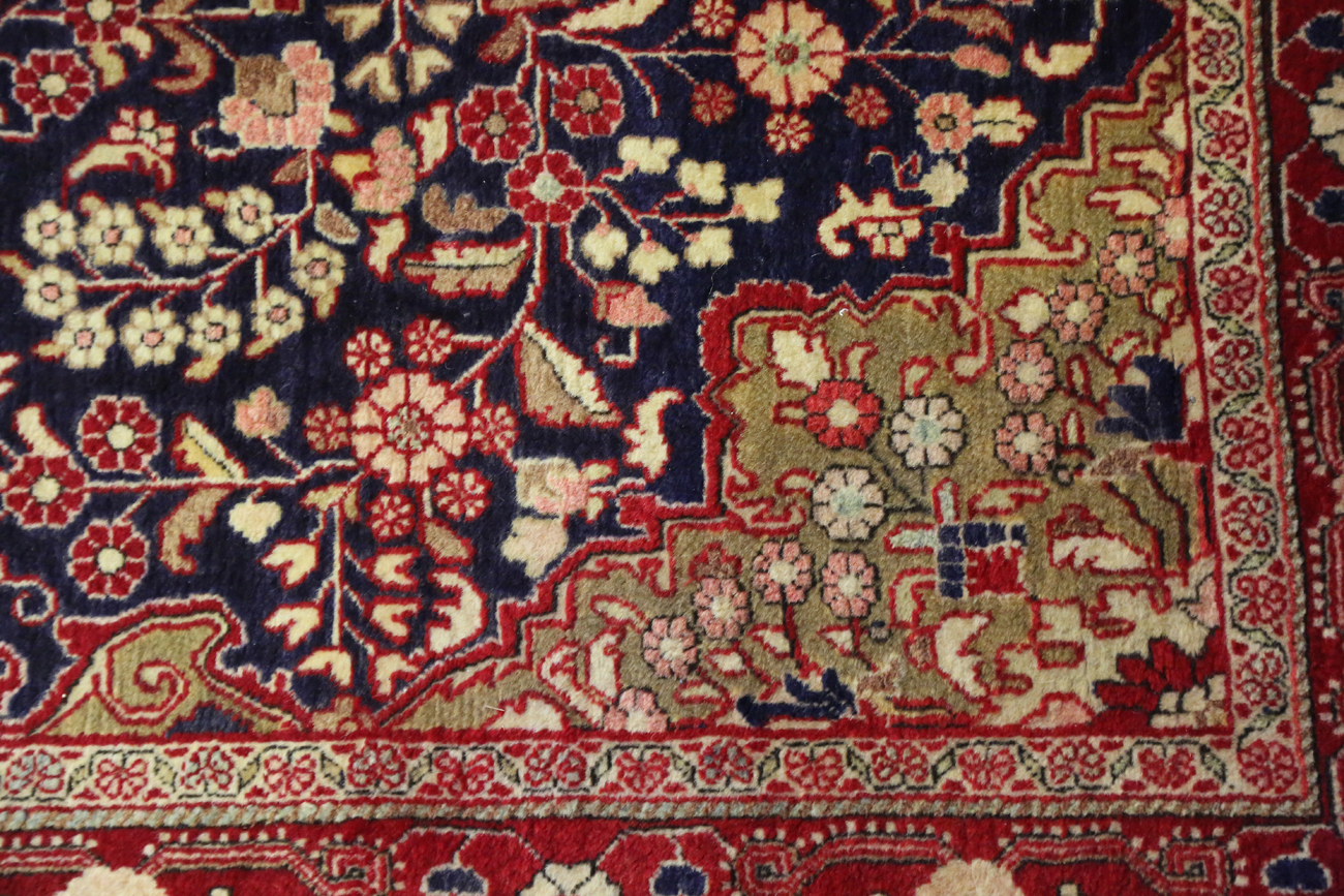 A Sarough rug, Central Persia, late 20th century, the dark blue field with a shaped medallion, - Image 4 of 5