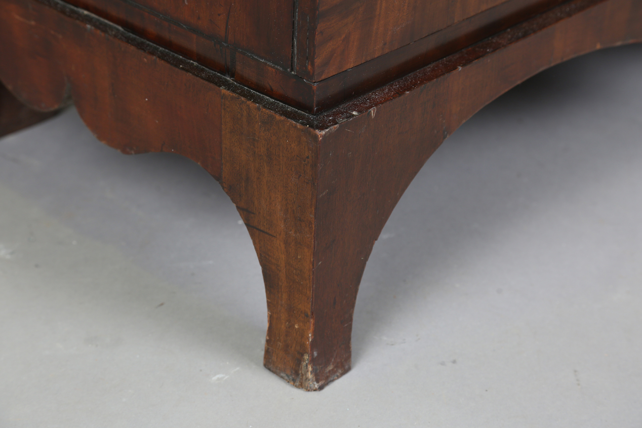 A George III Sheraton period mahogany library bookcase cabinet with satinwood crossbanded - Image 5 of 12