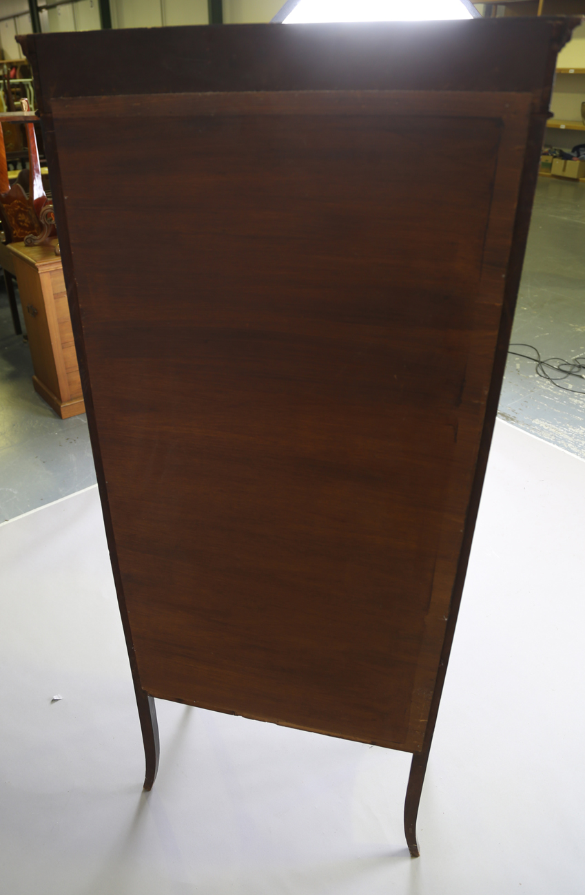 An Edwardian mahogany display cabinet with inlaid decoration and glazed door, on outswept square - Image 3 of 9