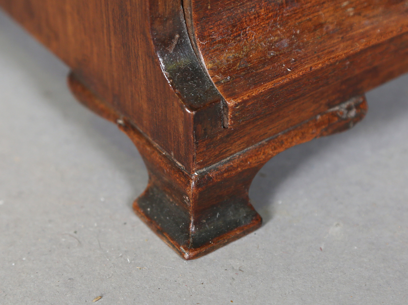 A George II mahogany swing frame mirror, the base fitted with three cedar-lined drawers, height - Image 4 of 10