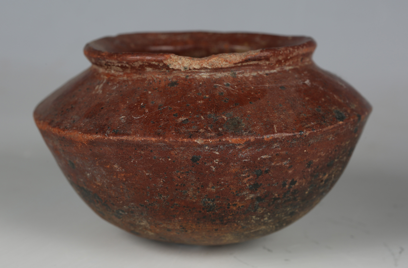 Two pieces of pre-Columbian pottery, comprising a footed bowl with vertical striped banded - Image 5 of 14