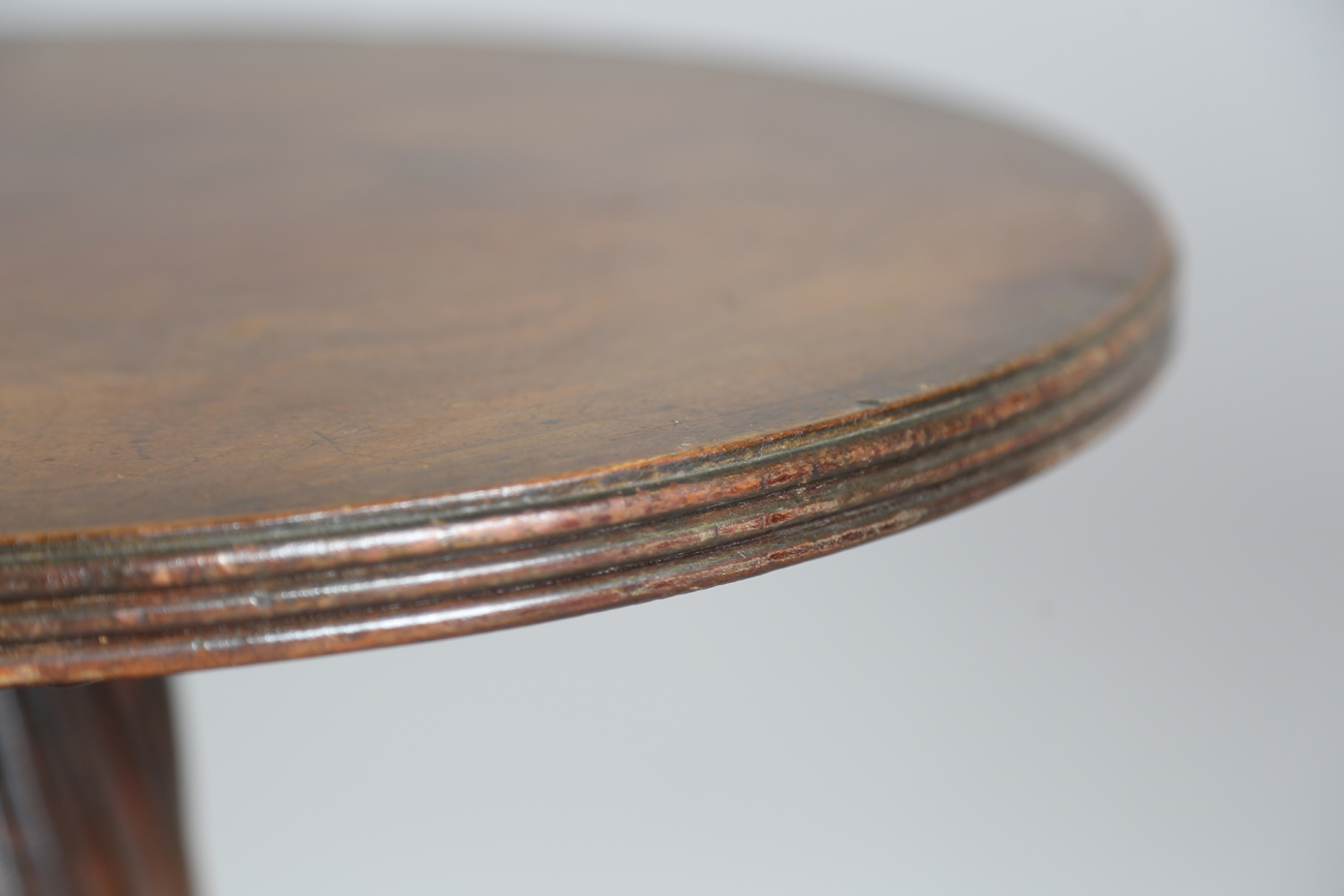 A Regency style mahogany circular tip-top wine table, on tripod legs, height 71cm, diameter 45cm. - Image 8 of 9