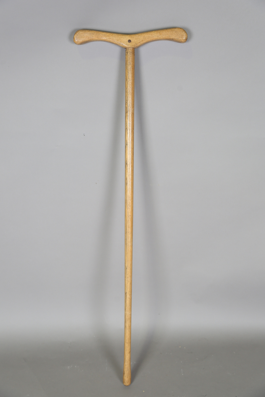 A scarce 19th century wrought iron shepherd's dipping crook, the shaped head on an ash shaft, length - Image 4 of 9