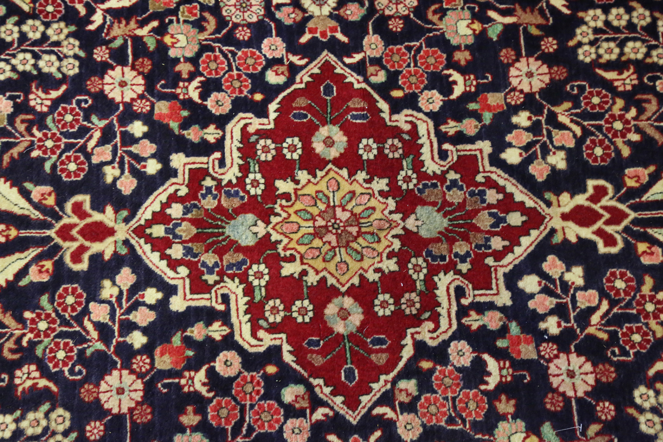 A Sarough rug, Central Persia, late 20th century, the dark blue field with a shaped medallion, - Image 5 of 5