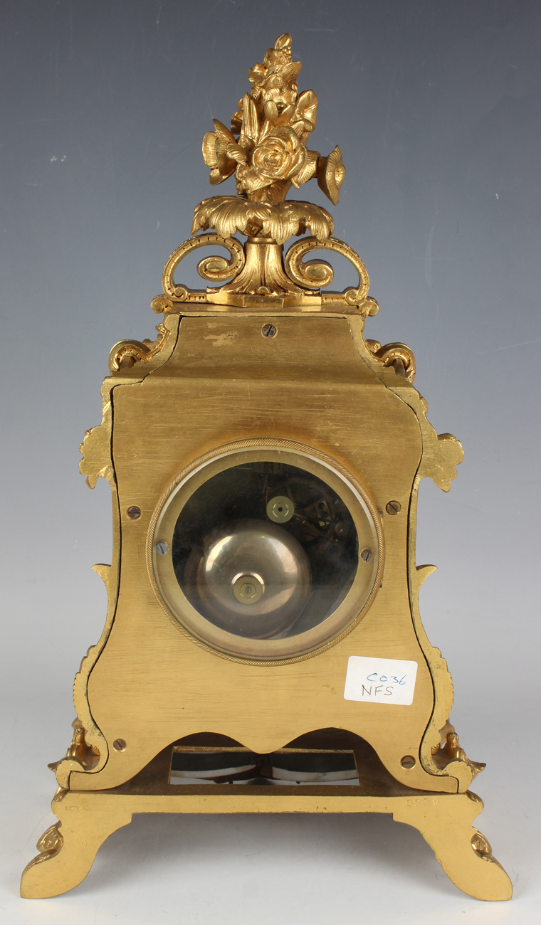 A late 19th century French ormolu and Sèvres style porcelain mantel clock with eight day movement - Image 7 of 14