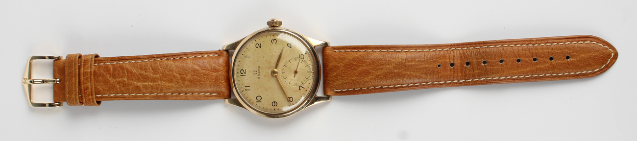 An Omega 9ct gold circular cased gentleman's wristwatch, circa 1947, the signed jewelled movement - Image 3 of 6