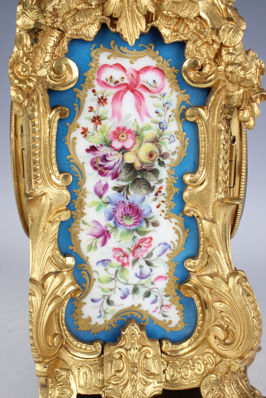A late 19th century French ormolu and Sèvres style porcelain mantel clock with eight day movement - Image 3 of 14