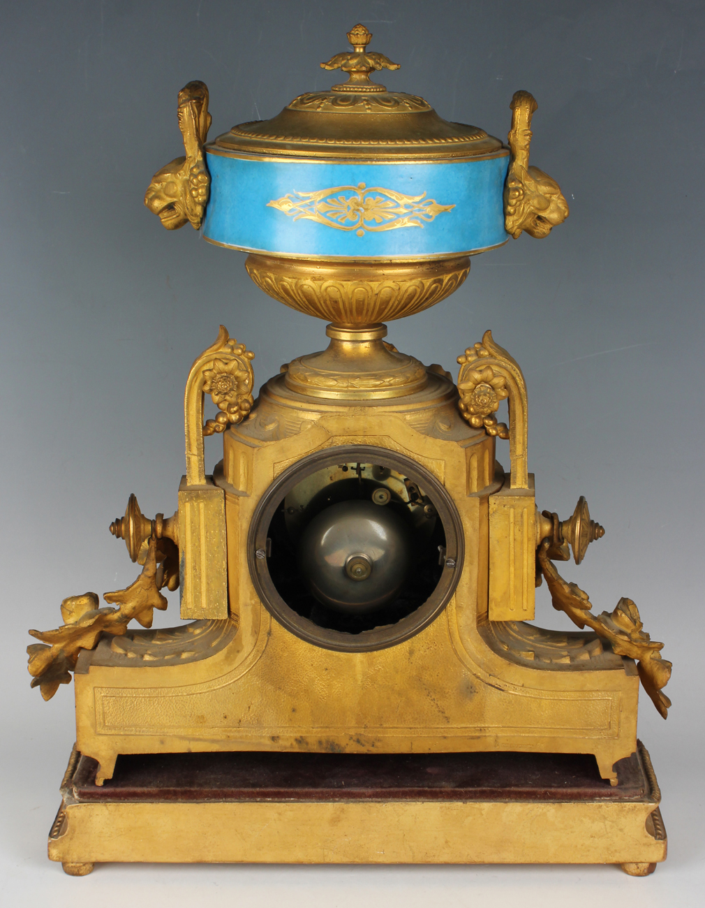 A late 19th century French gilt metal and porcelain mantel clock with eight day movement striking on - Image 9 of 12