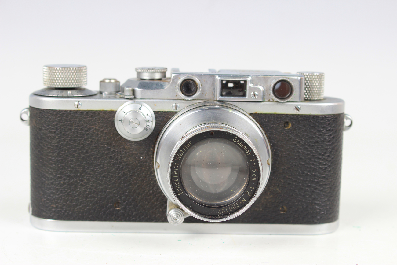 A collection of Leica cameras and accessories, including an M3 camera, No. 964591, circa 1959, - Image 22 of 30