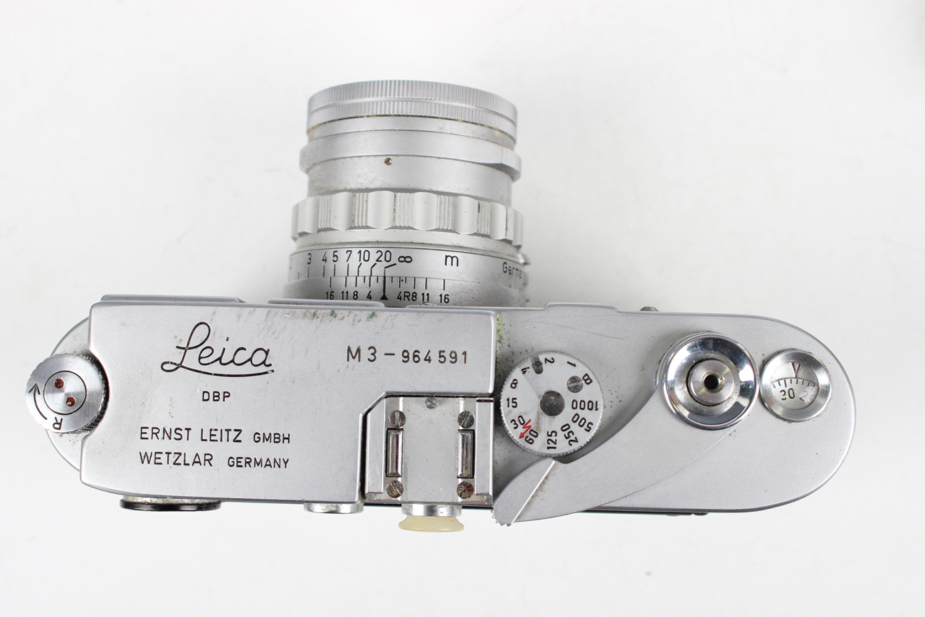 A collection of Leica cameras and accessories, including an M3 camera, No. 964591, circa 1959, - Image 28 of 30