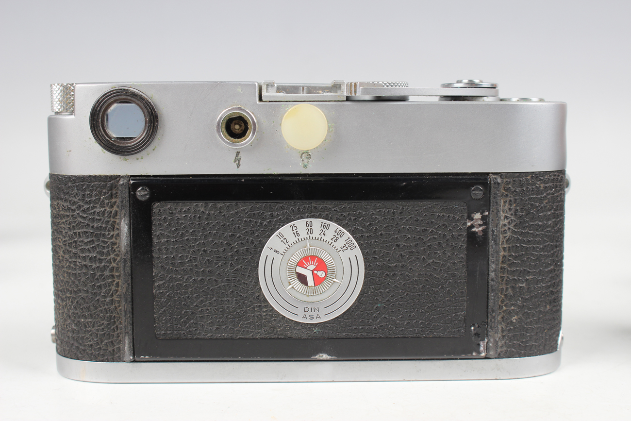 A collection of Leica cameras and accessories, including an M3 camera, No. 964591, circa 1959, - Image 27 of 30