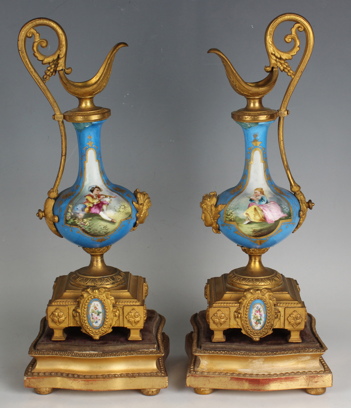 A late 19th century French gilt metal and porcelain mantel clock with eight day movement striking on - Image 5 of 12
