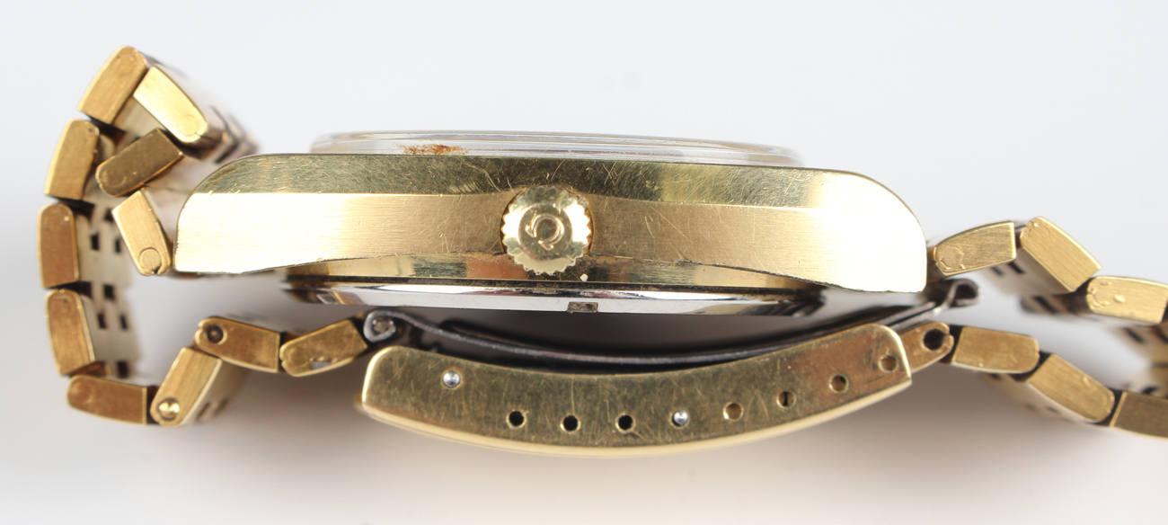 An Omega Electronic F300 Hz gilt metal and steel backed gentleman's bracelet wristwatch, the - Image 4 of 12