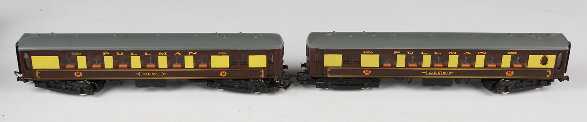 A Wrenn Railways gauge OO/HO W3006/7 Brighton Belle two coach set, boxed (box lightly creased and - Image 4 of 5