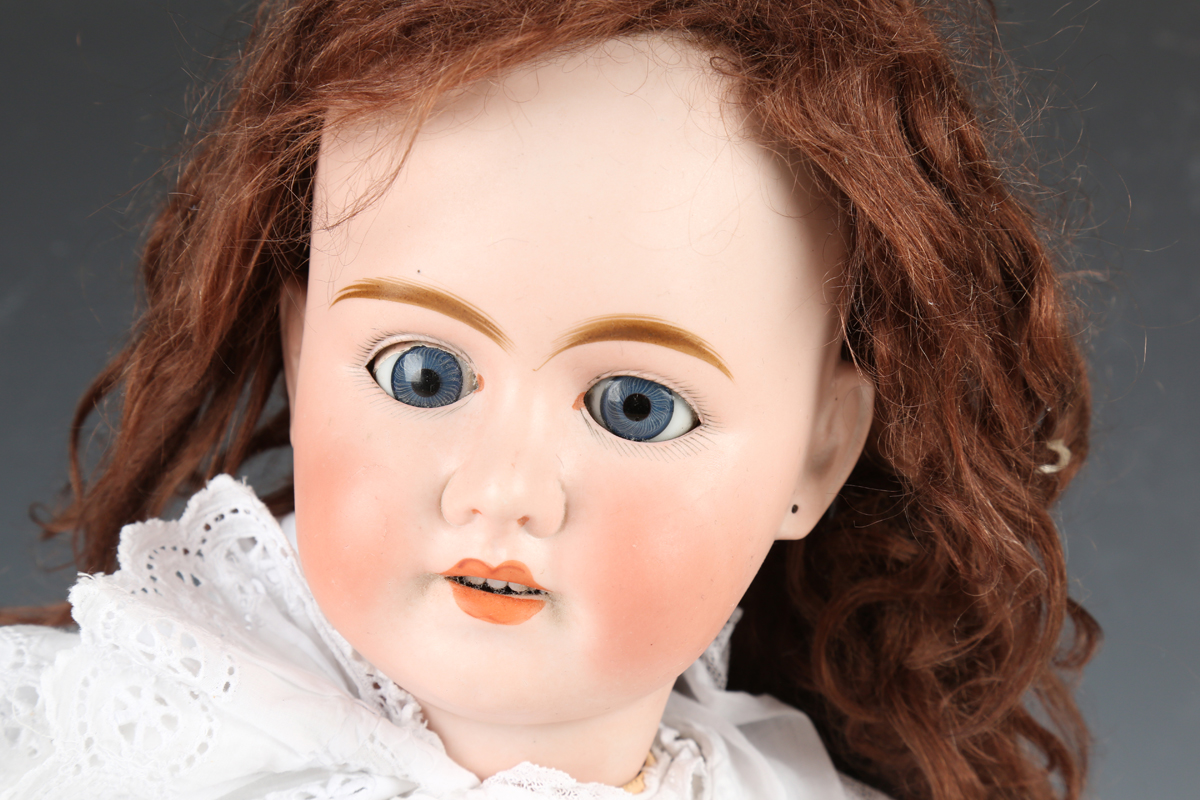 A Pierre Muller Olympia bisque head doll with brown wig, card pate, sleeping eyes, pierced ears, - Image 7 of 7