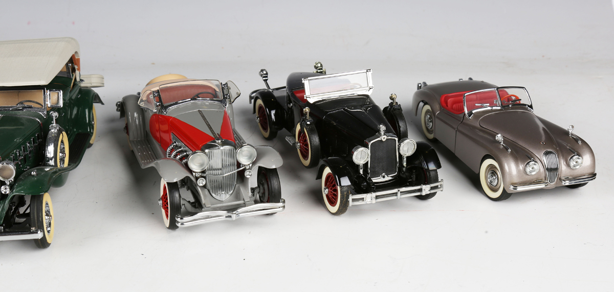 Thirteen Franklin Mint and Danbury Mint 1:24 and 1:43 scale model cars, including Jaguar SS-100, - Image 6 of 8