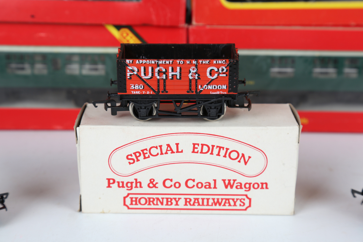 A collection of Hornby Railways, Tri-ang Hornby and Tri-ang gauge OO items, including R.380 - Image 11 of 11