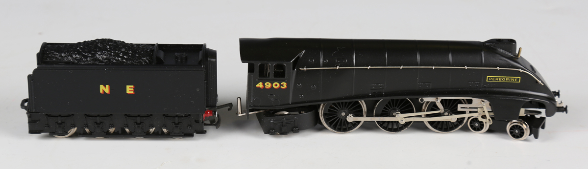 A Wrenn gauge OO/HO W2213 4-6-2 Class A4 locomotive 'Peregrine' and tender, boxed with packing - Image 4 of 5