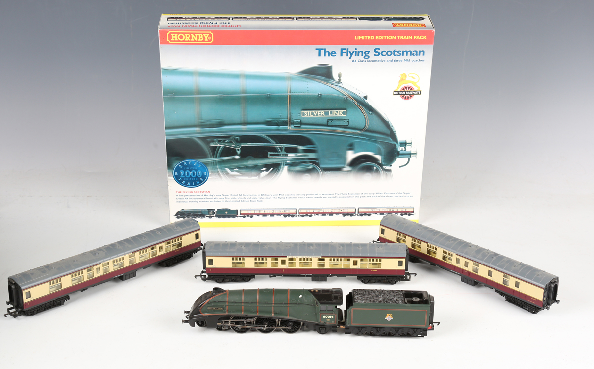 Hornby gauge OO R.2089 The Flying Scotsman train pack, boxed with certificate and instructions.