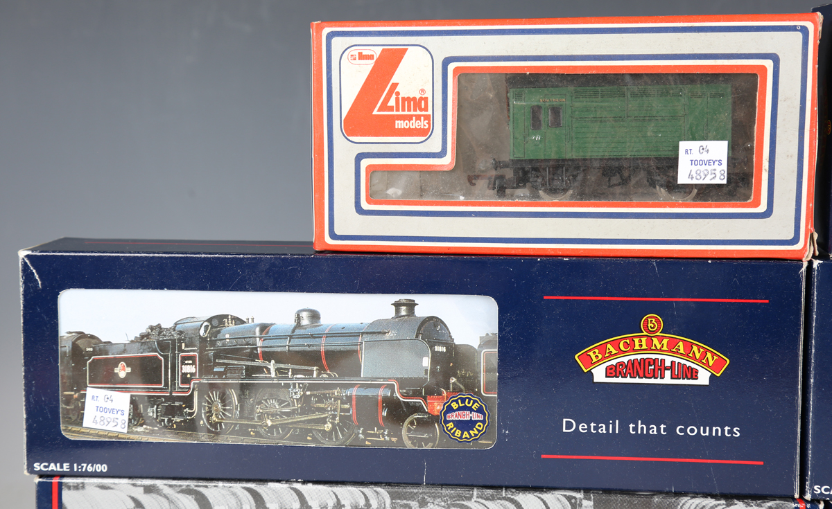 A small collection of Bachmann Branch-Line gauge O railway items, comprising No. 32-151 N Class - Image 6 of 7