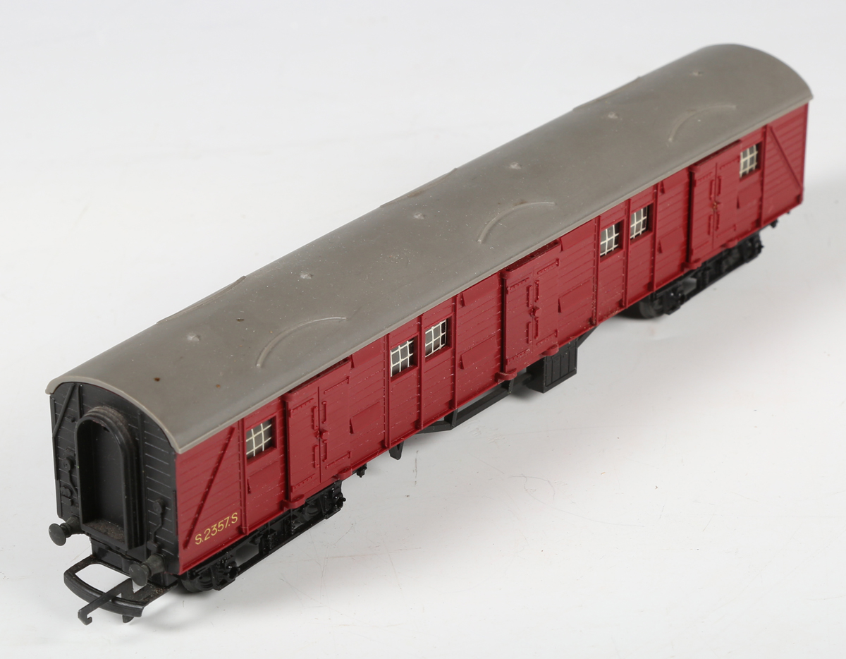 A collection of Hornby Dublo two-rail items, including No. 2226 locomotive 46245 'City of London' - Image 5 of 16