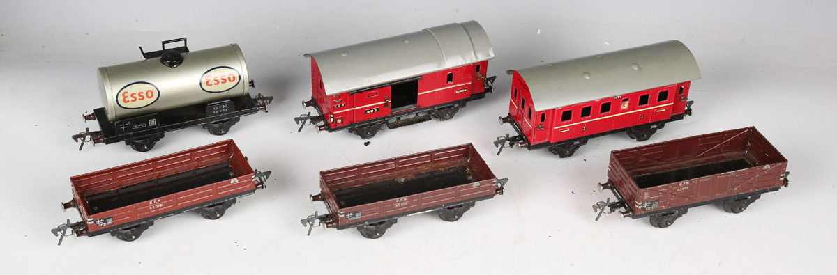 A small collection of Fleischmann gauge O railway items, comprising 0-4-0 electric tank - Image 3 of 5