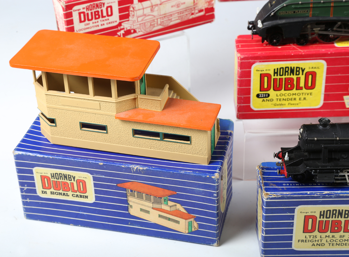 A collection of Hornby Dublo two-rail items, including No. 2226 locomotive 46245 'City of London' - Image 12 of 16