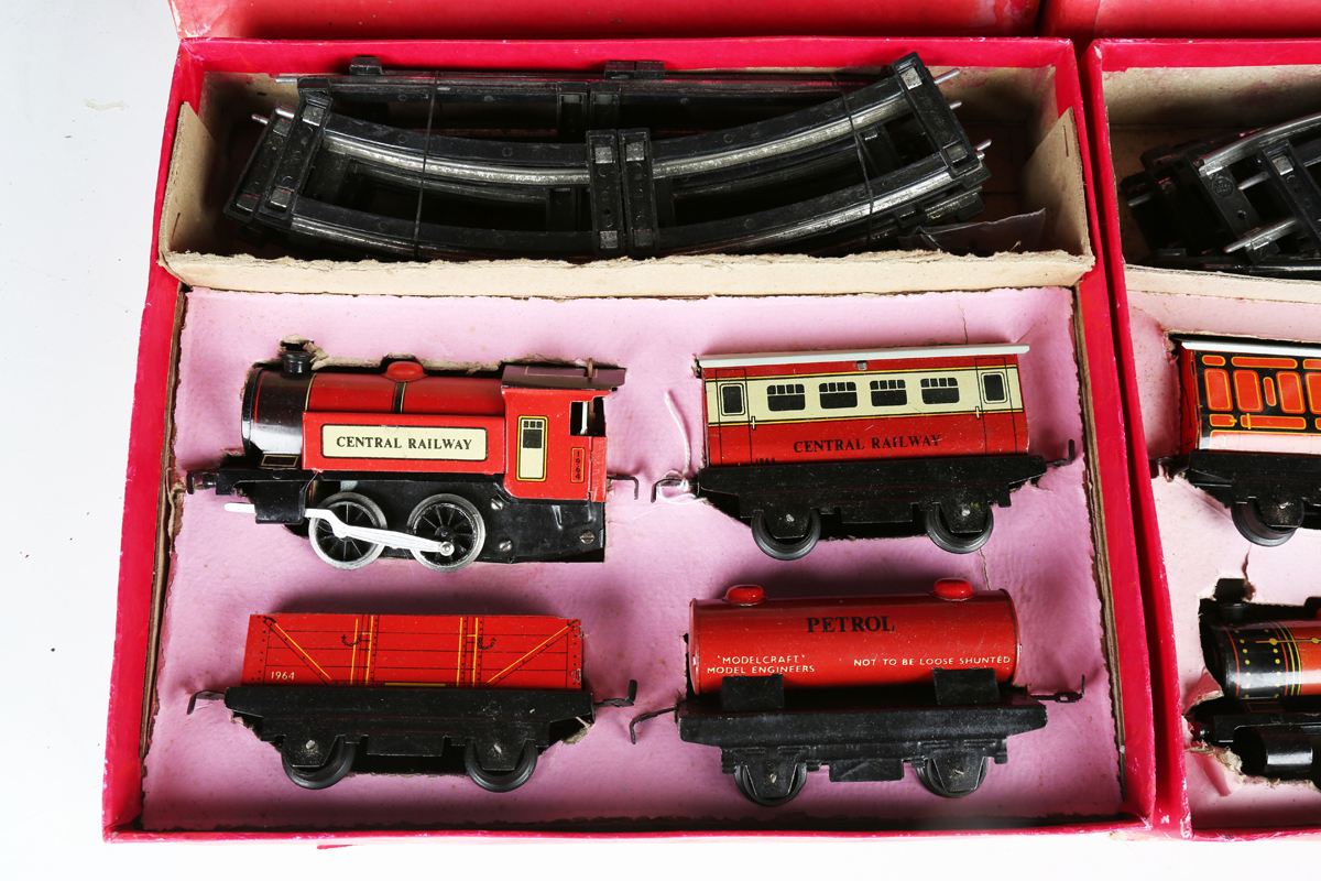 A Modelcraft Train gauge O battery-operated passenger set and a clockwork passenger set, both - Image 3 of 3