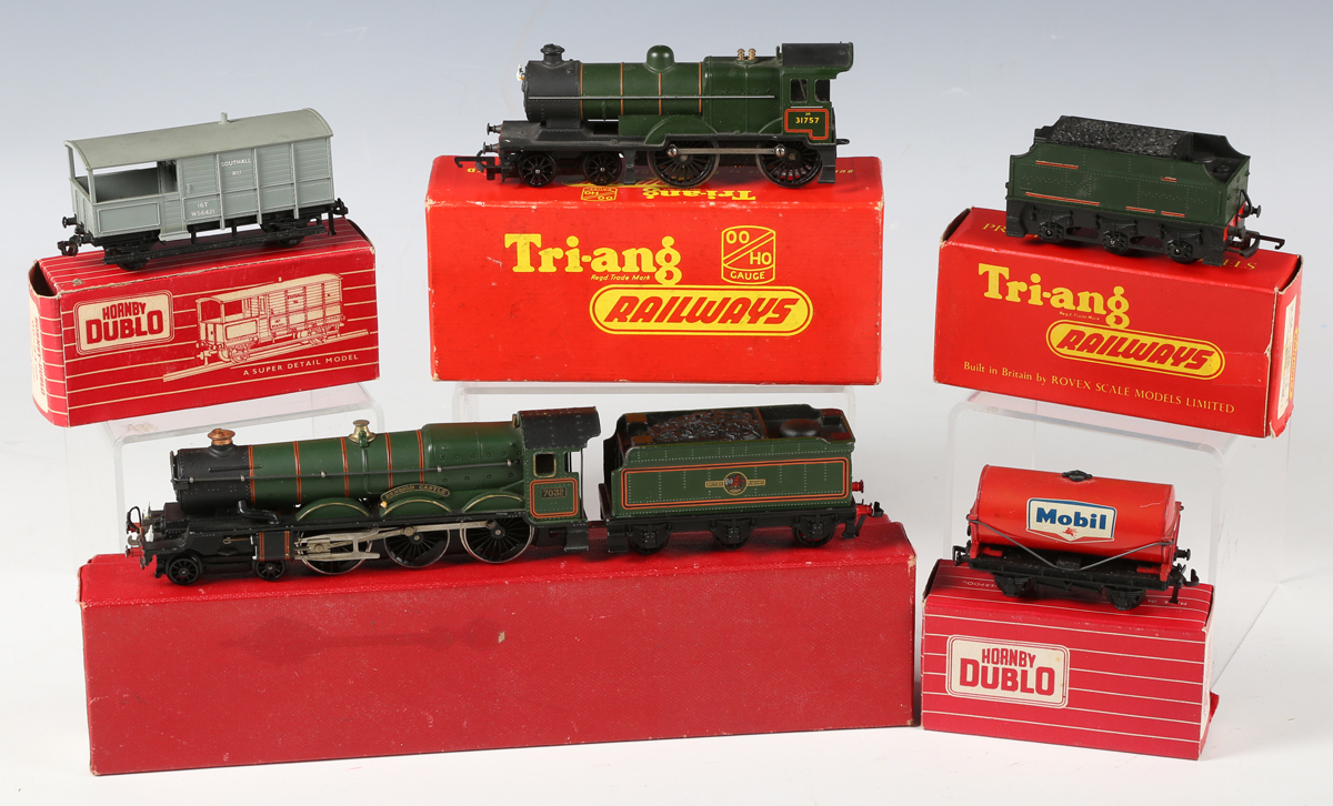 A collection of Hornby Dublo two-rail items, including No. 2226 locomotive 46245 'City of London' - Image 9 of 16