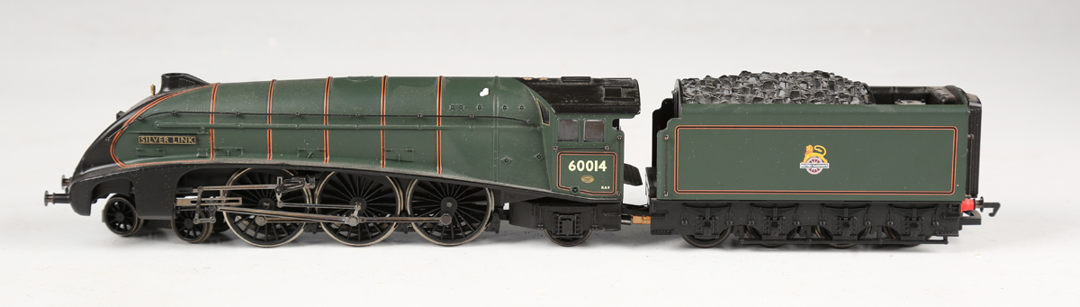 Hornby gauge OO R.2089 The Flying Scotsman train pack, boxed with certificate and instructions. - Image 6 of 6