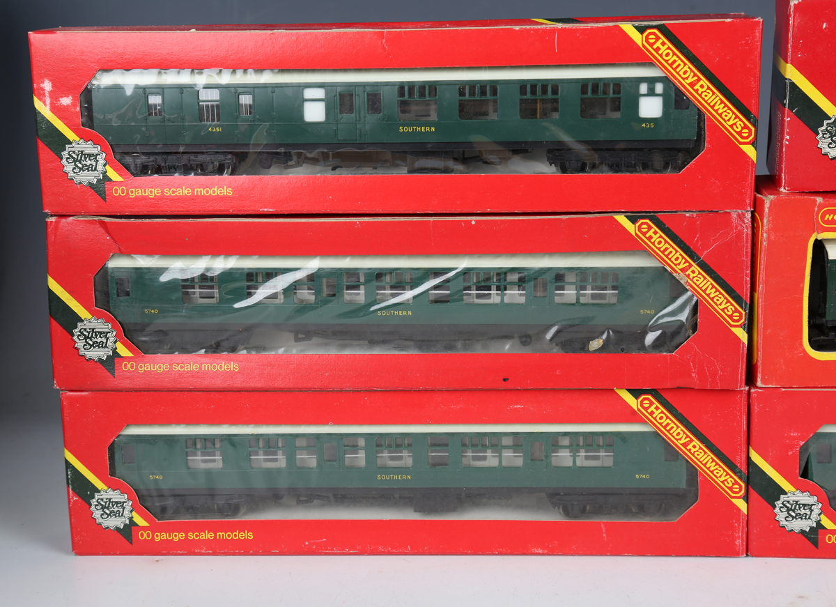 A collection of Hornby Railways, Tri-ang Hornby and Tri-ang gauge OO items, including R.380 - Image 7 of 11