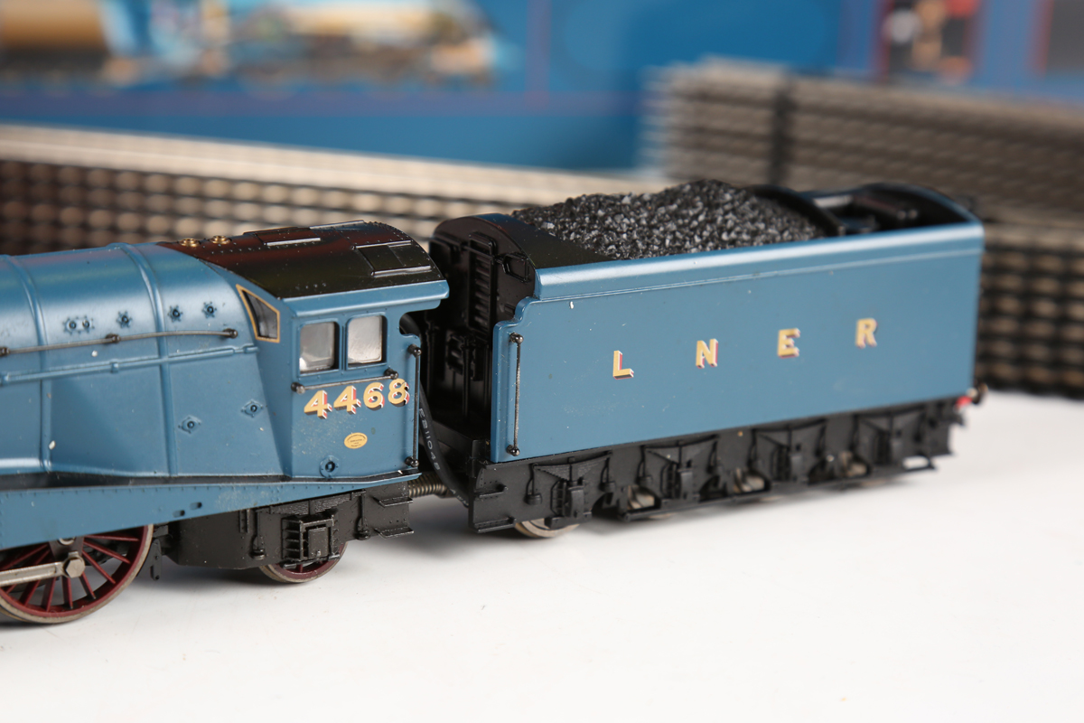 A Hornby gauge OO live steam locomotive 'Mallard' and tender with track, transformer and controller, - Image 6 of 7