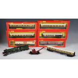 A small collection of Tri-ang Hornby, Hornby Railways and Tri-ang gauge OO items, comprising RS.52
