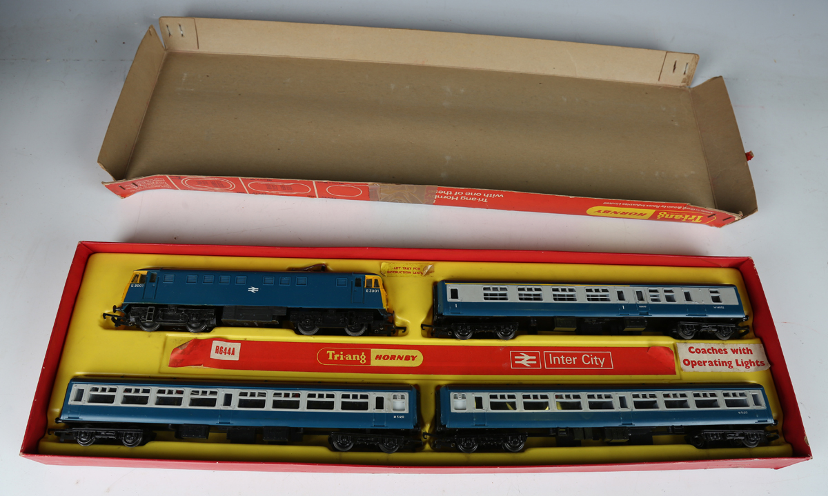 A small collection of Tri-ang Hornby, Hornby Railways and Tri-ang gauge OO items, comprising RS.52 - Image 3 of 14