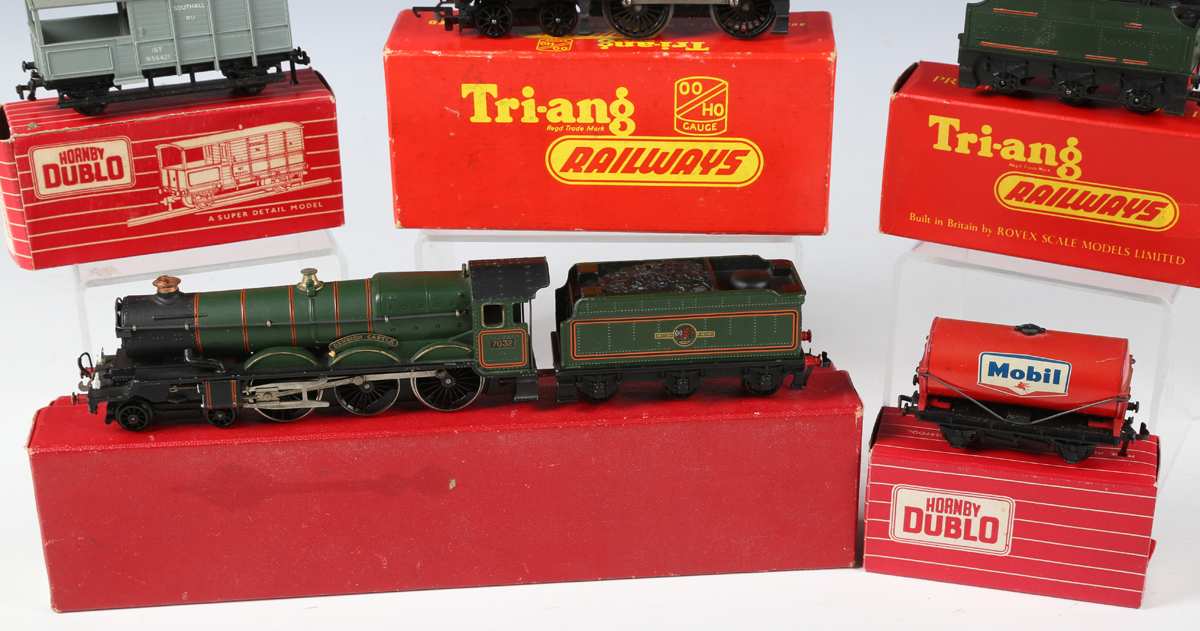 A collection of Hornby Dublo two-rail items, including No. 2226 locomotive 46245 'City of London' - Image 8 of 16