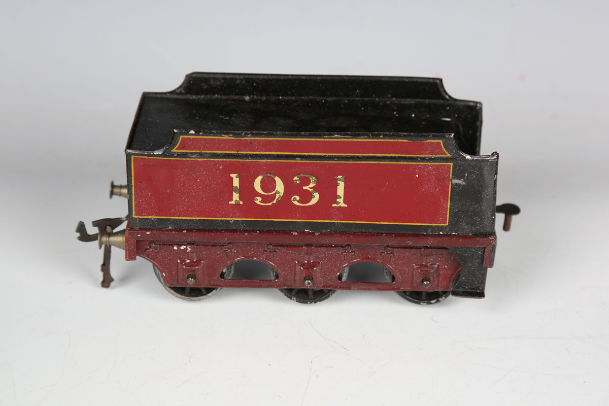 A Bassett-Lowke gauge O clockwork locomotive 'Duke of York' and tender 1931 in maroon and black - Image 6 of 12