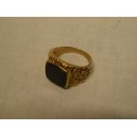 A 9ct gold rustic-style dress ring set black stone