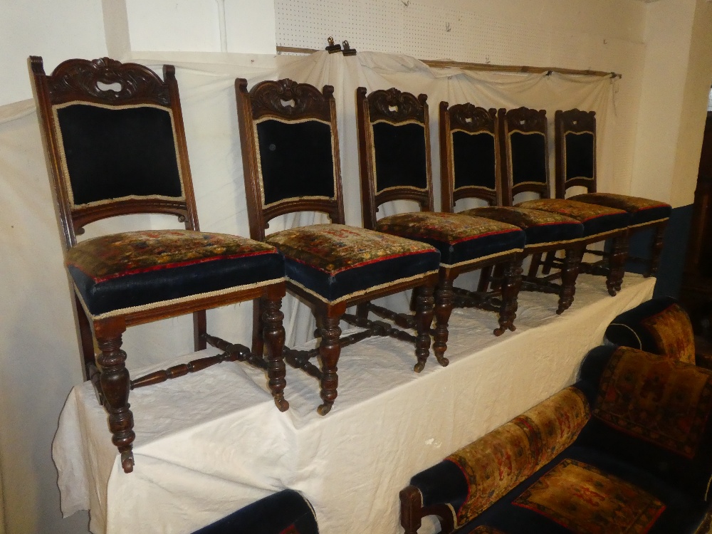 An unusual Victorian mahogany chaise longue parlour suite with turkey pattern and blue moquette - Image 5 of 6