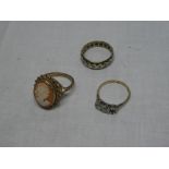 A 9ct gold dress ring set oval cameo panel,