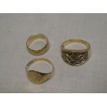 A 9ct gold signet-style dress ring,