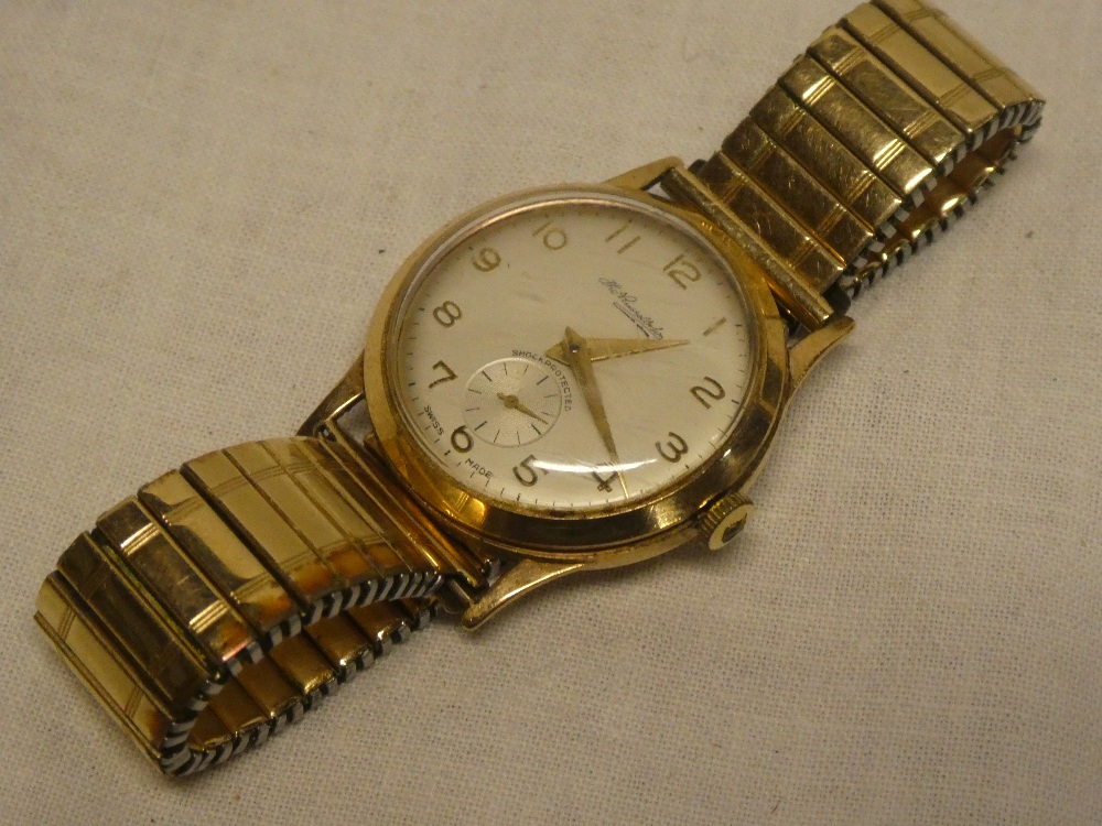 A gentlemans 9ct gold wristwatch by Thomas Russell and Son with elasticated strap