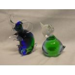 A Murano glass figure of a seated elephant 6" high and a Swedish Konstglas figure of a cat (20