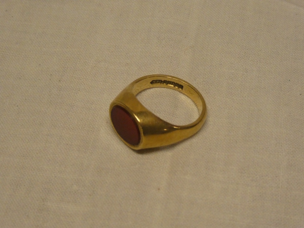 A gentleman's 9ct gold signet-style dress ring set red stone