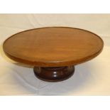 An Edwardian polished mahogany circular lazy-susan revolving table centre 20" diameter