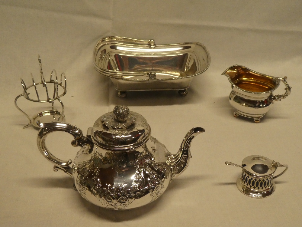A good quality silver-plated circular teapot by Elkington & Co.