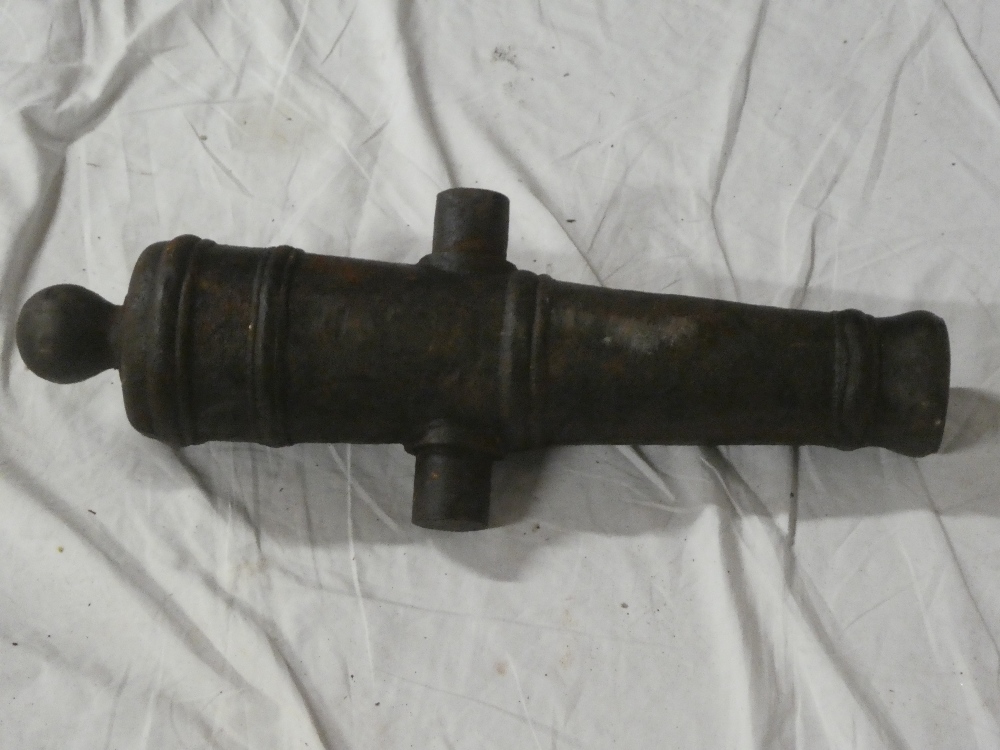 An old iron ornamental signal cannon with 19" tapered barrel and part four wheel carriage - Image 2 of 3