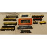 A selection of 00 gauge railway items including boxed Hornby R152 0-6-0 diesel shunting locomotive;