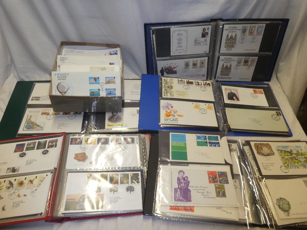 A large collection of over 400 various GB first day covers, commemorative covers and others etc.
