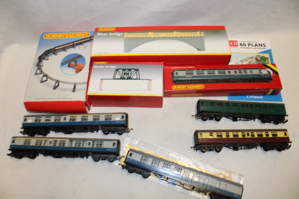 Hornby 00 gauge - boxed R922 Intercity brake coach, boxed river bridge, boxed girder bridge,