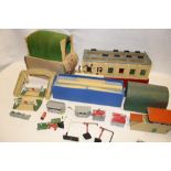 Hornby Dublo - boxed 5091 tunnel, boxed 5005 engine shed, station platform in part box, signals,